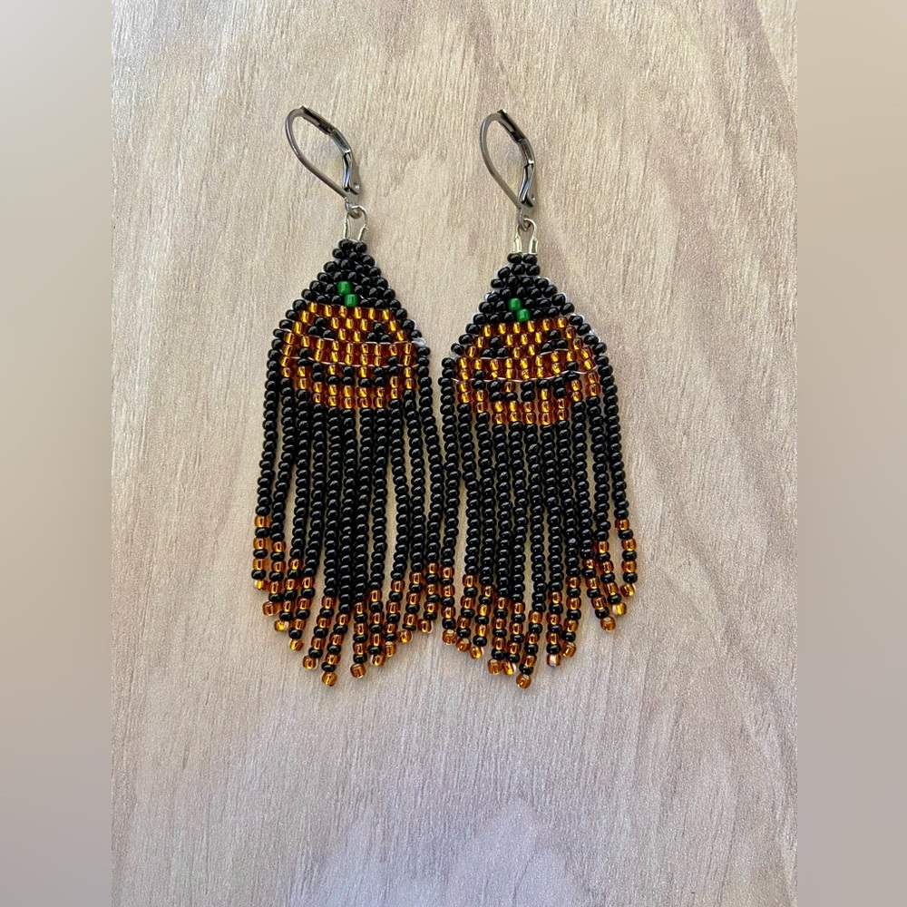 “Glowing” Pumpkin Beaded Earrings